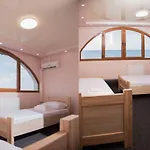 Medea Hotel 2*